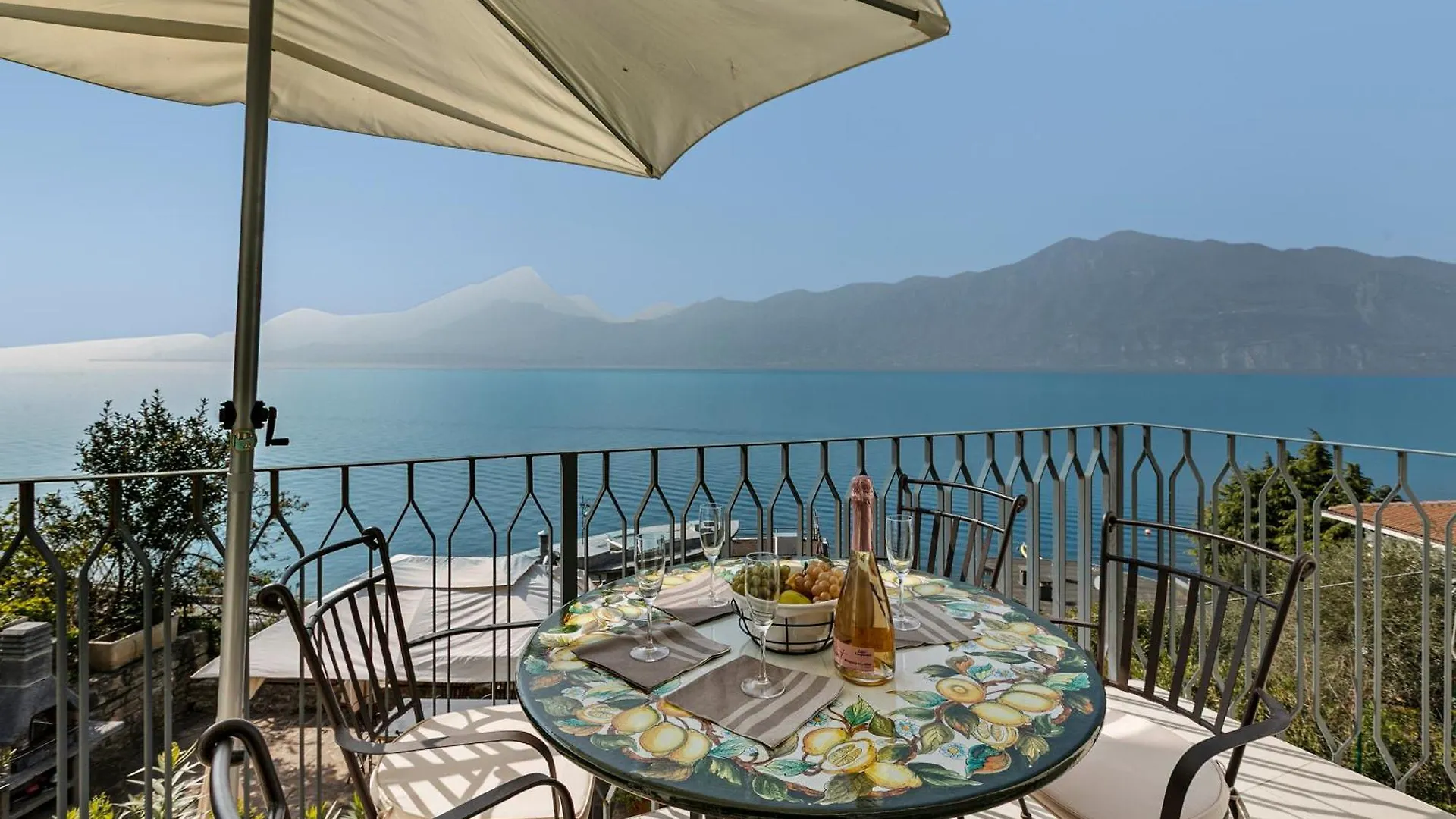Lake View Villa Mercurio With Shared Pool Brenzone sul Garda İtalya