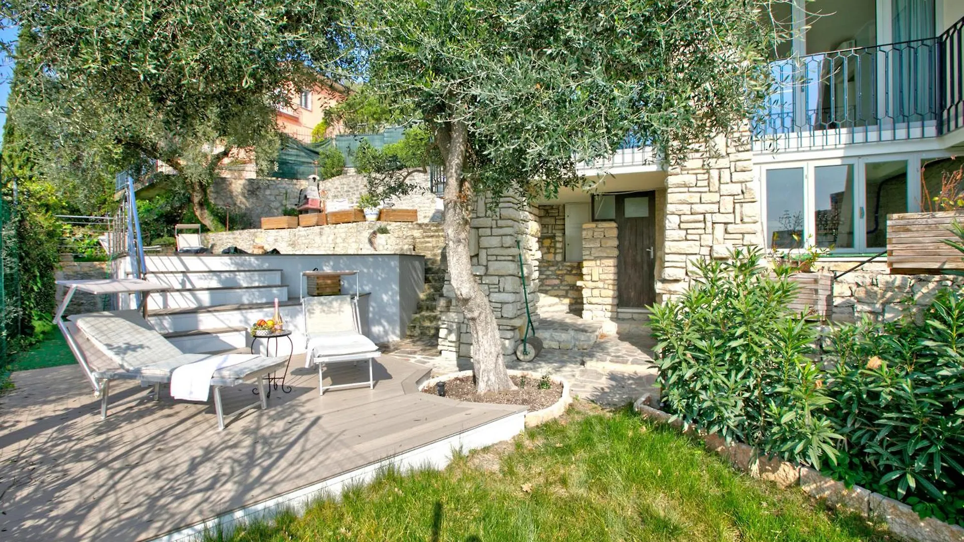 Lake View Villa Mercurio With Shared Pool Brenzone sul Garda Daire