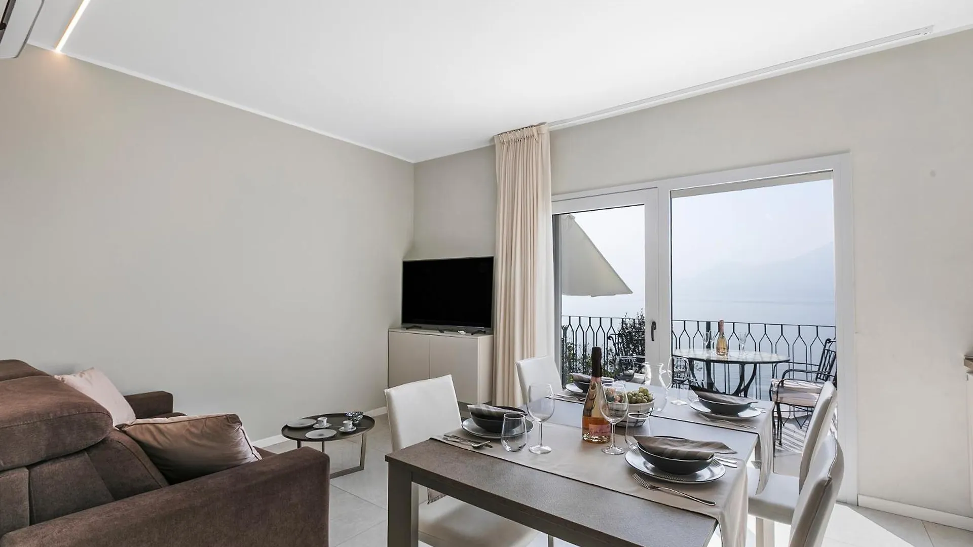 Daire Lake View Villa Mercurio With Shared Pool Brenzone sul Garda
