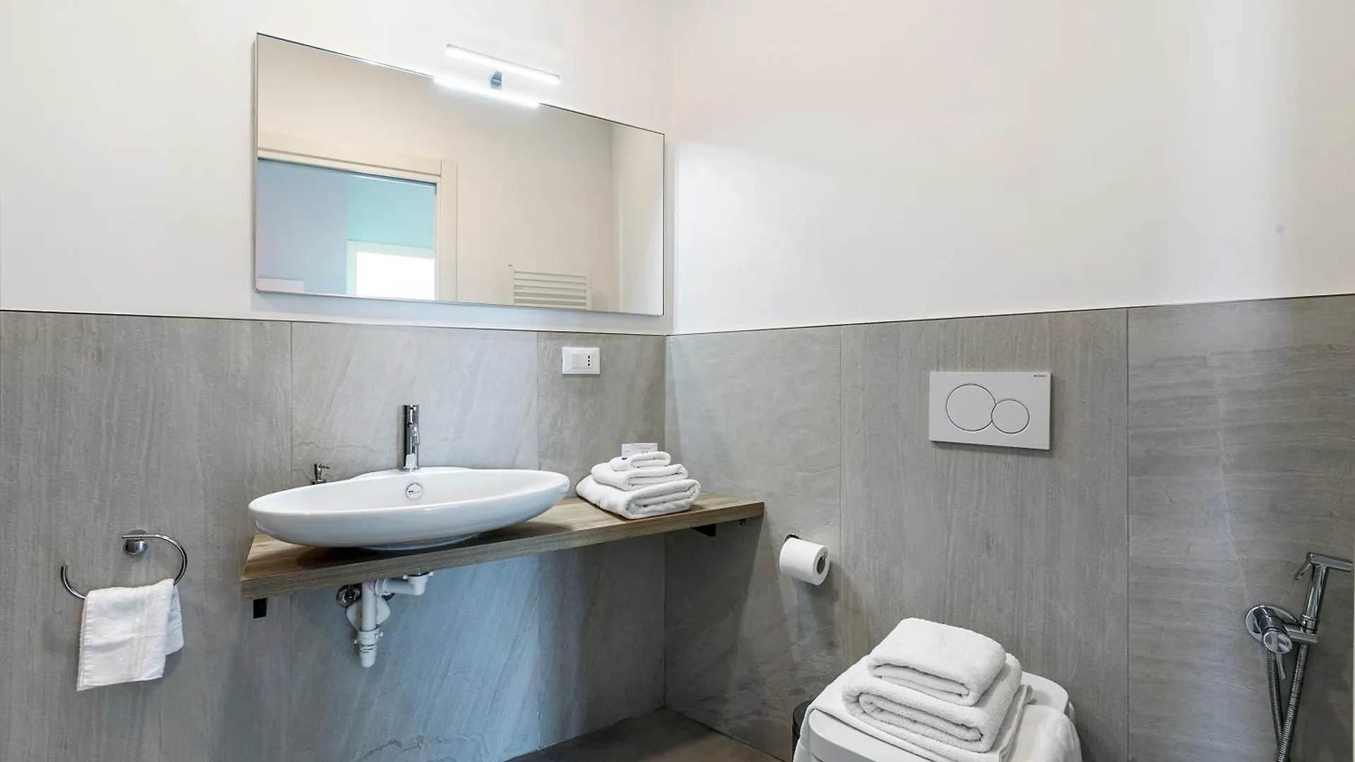 Lake View Villa Mercurio With Shared Pool Brenzone sul Garda Daire