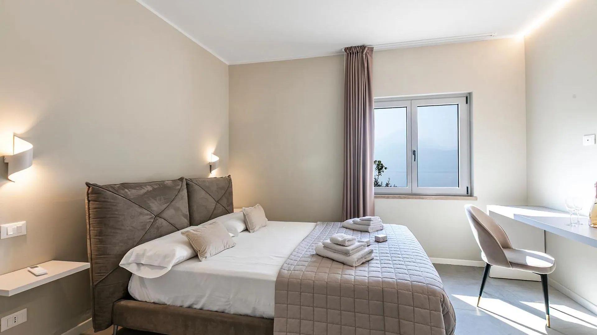 Lake View Villa Mercurio With Shared Pool Brenzone sul Garda Daire
