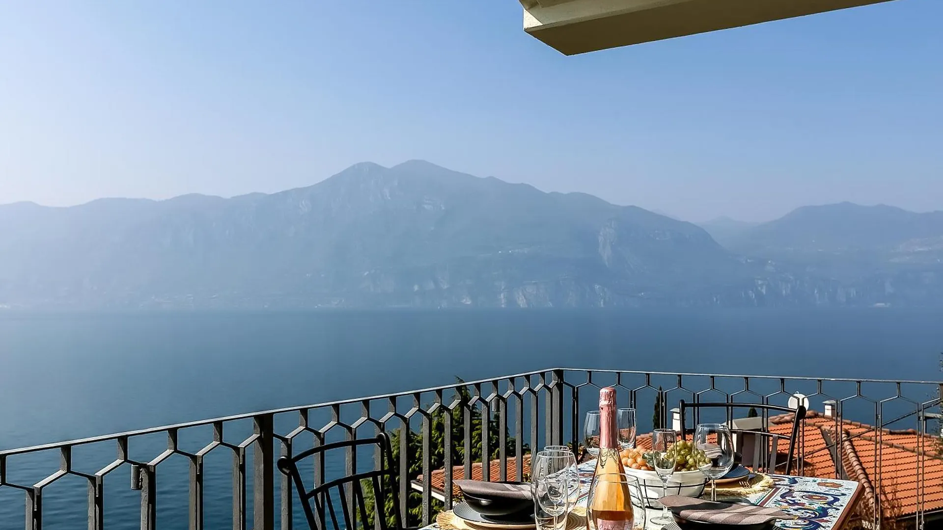 Daire Lake View Villa Mercurio With Shared Pool Brenzone sul Garda