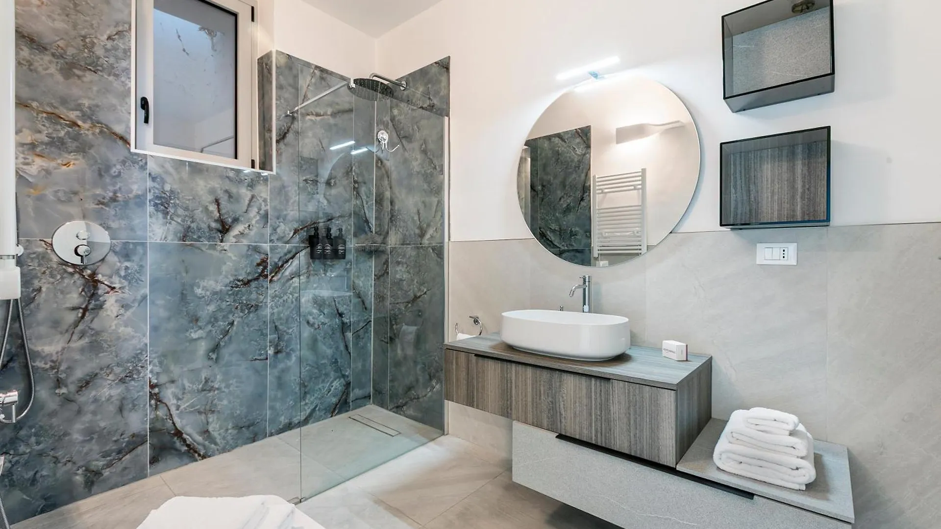 Lake View Villa Mercurio With Shared Pool Brenzone sul Garda Daire