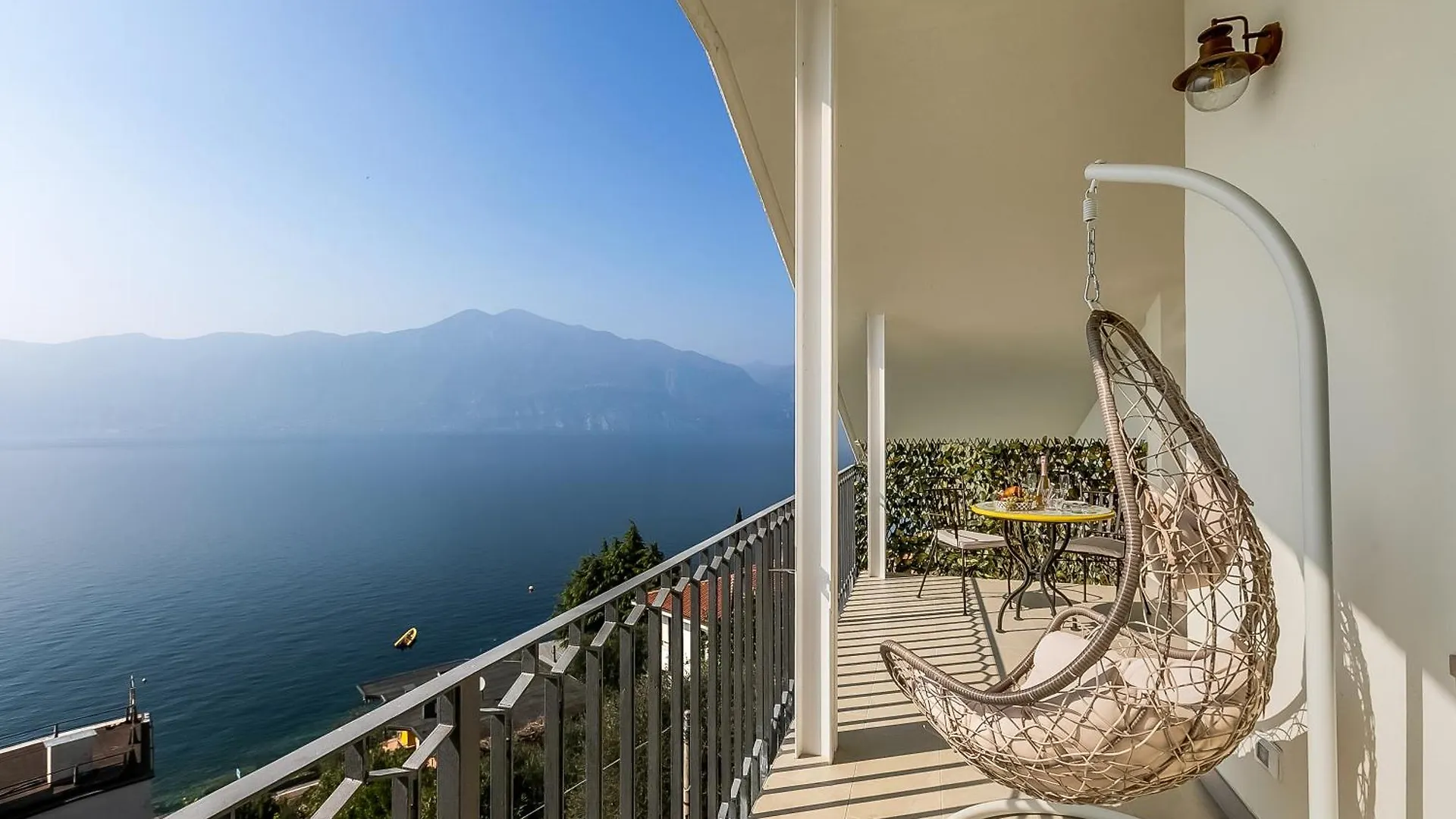 Lake View Villa Mercurio With Shared Pool ブレンゾーネ