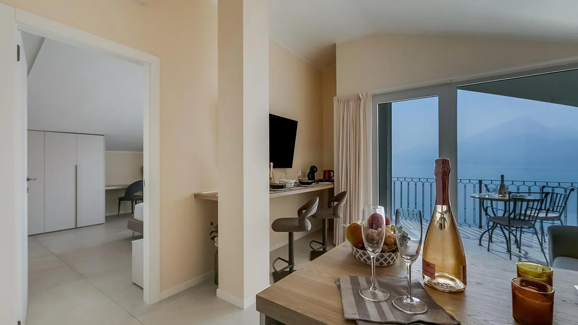 Lake View Villa Mercurio With Shared Pool ブレンゾーネ 0*,
