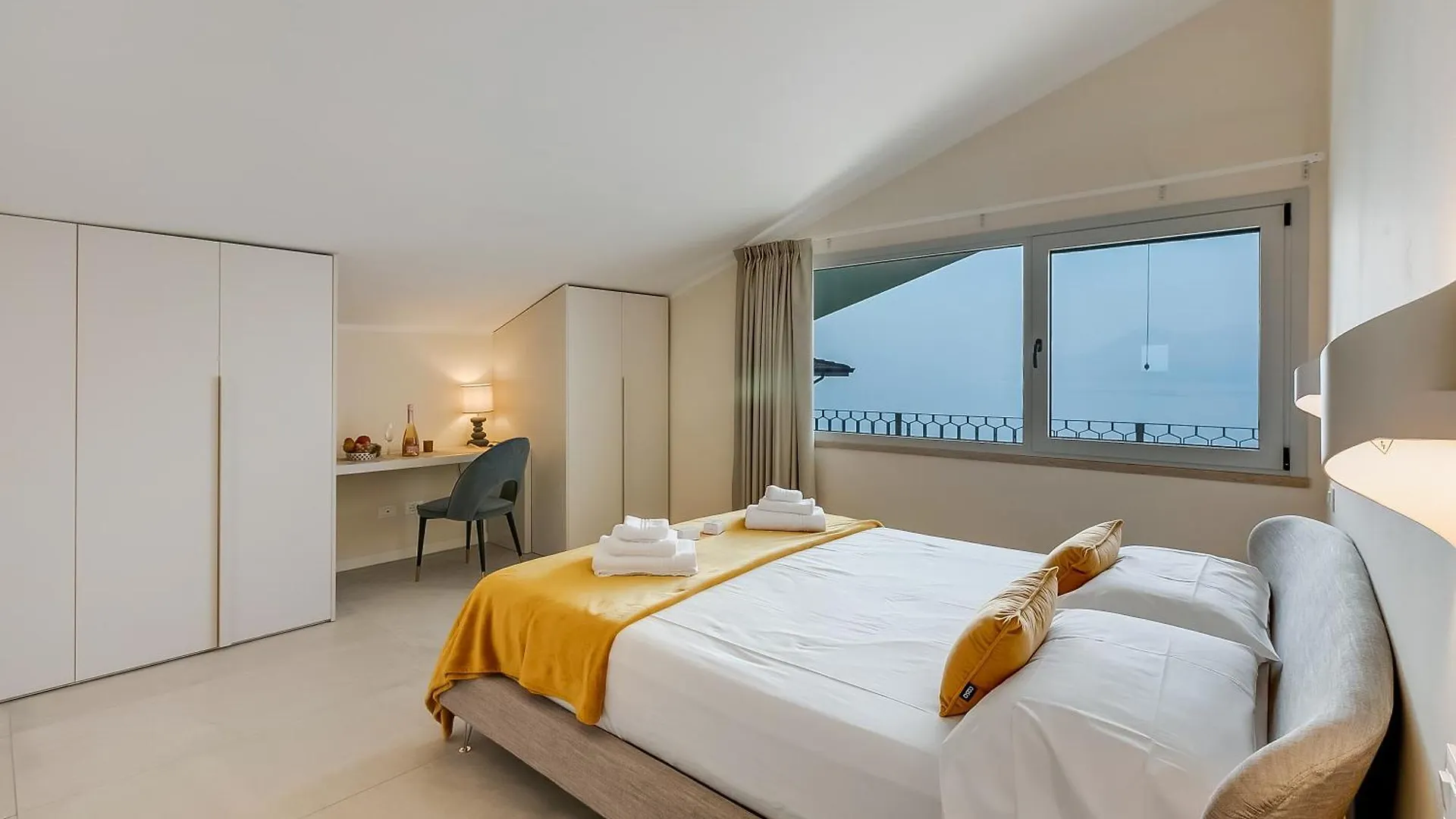 Lake View Villa Mercurio With Shared Pool ブレンゾーネ